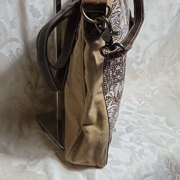 Sixtease Leather and Fabric Boho Crossbody Bag - Picture 9 of 11